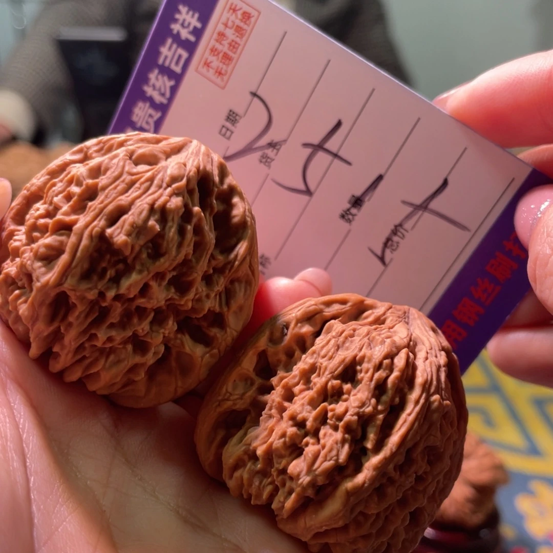 核桃把件43左右炮弹红皮凹底碗口涿鹿竖拉丝