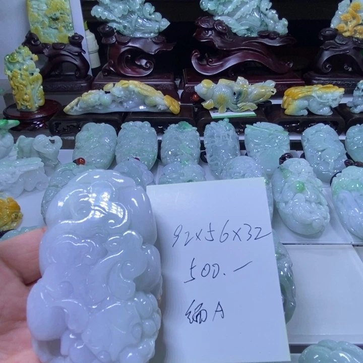 颈饰未镶嵌翡翠貔貅手把件