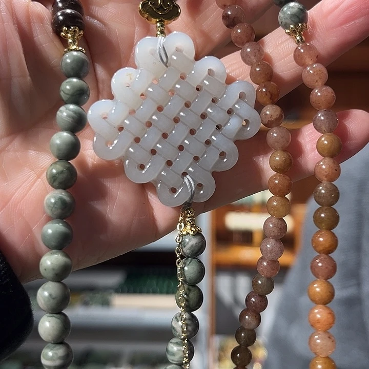 颈饰未镶嵌和田玉（糖玉）