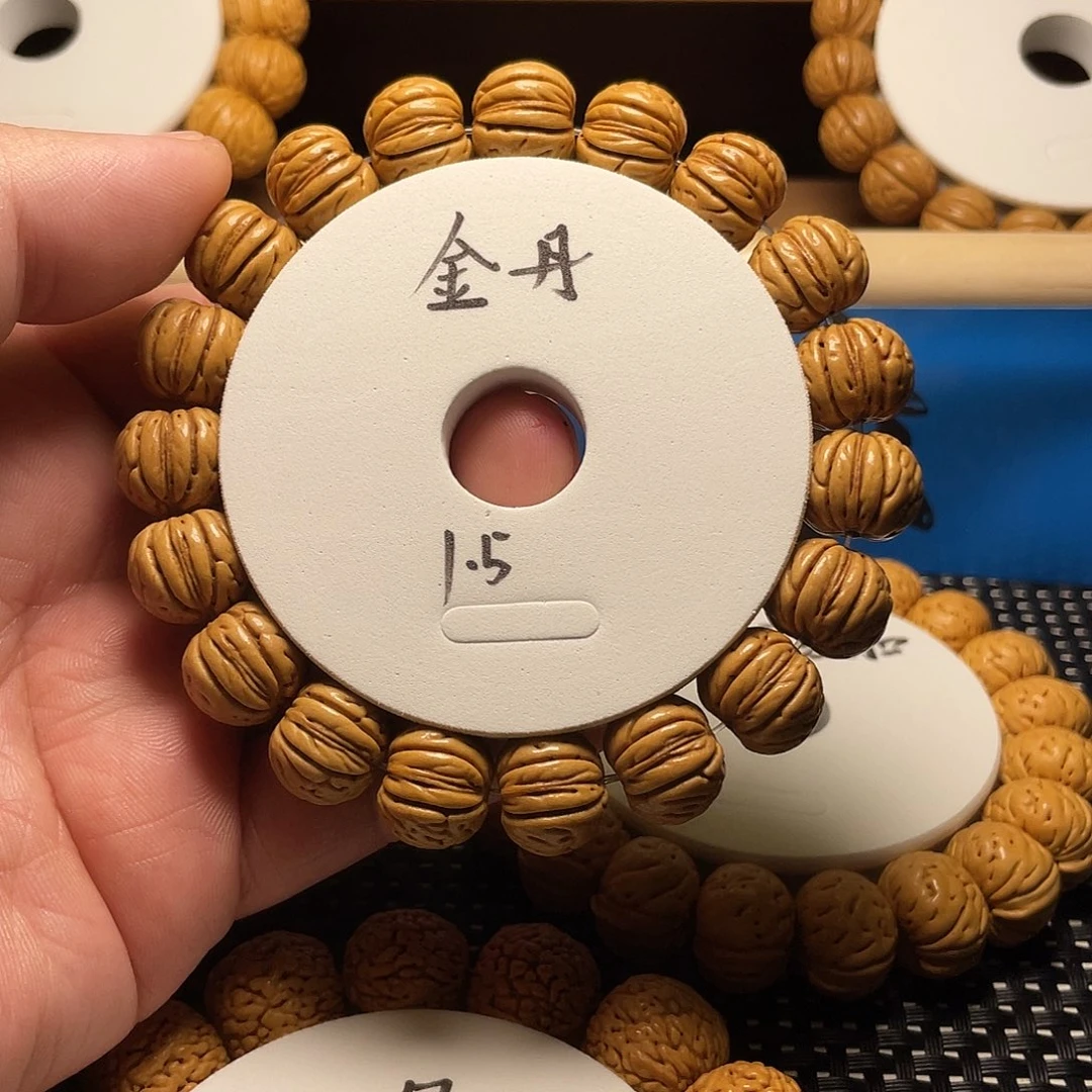 大***花桃木金丹桃核，皮质好，密度大