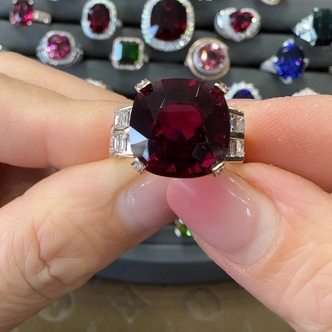 18K金镶嵌碧玺戒指9.4ct