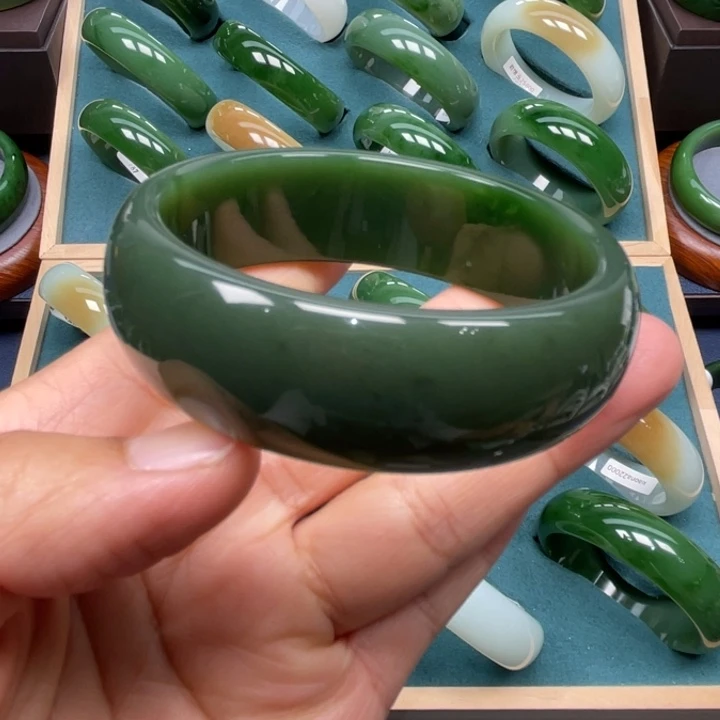 和田玉未镶嵌手镯