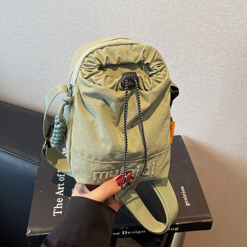 韩版小众手机包女2025新款时尚抽绳迷你单肩包洋气百搭通勤斜挎包