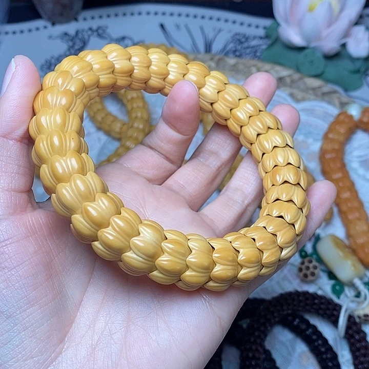 猴头核桃吊坠莲花
