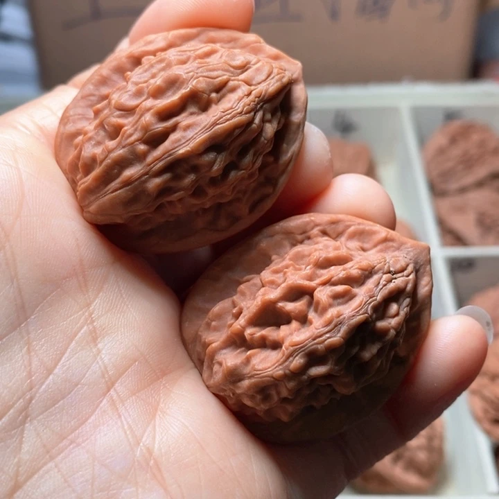 文玩核桃吊坠大红袍