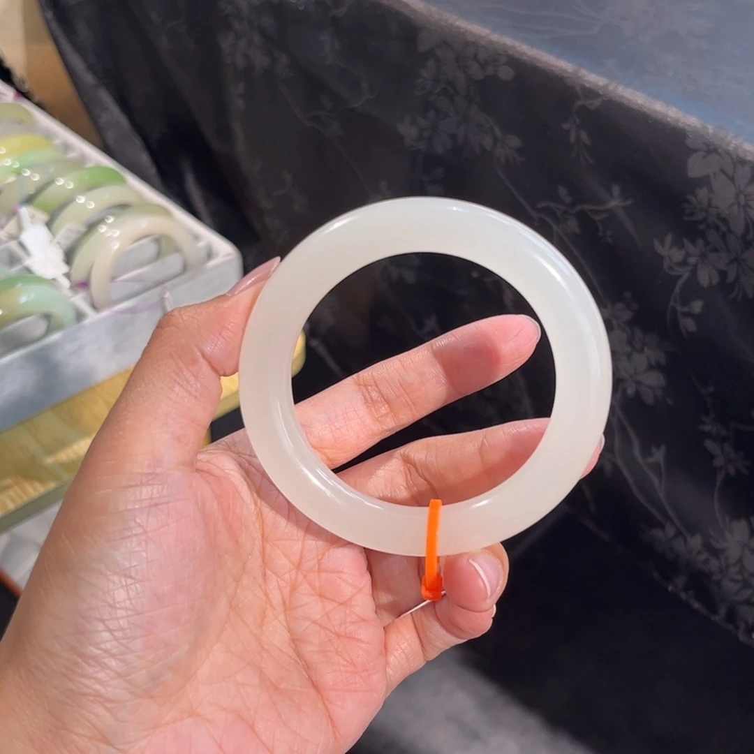 和田玉未镶嵌手镯  「冰胶猫白」