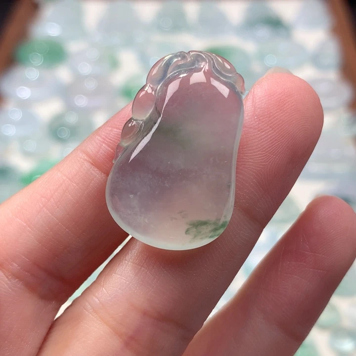 翡翠未镶嵌颈饰冰种飘花福瓜