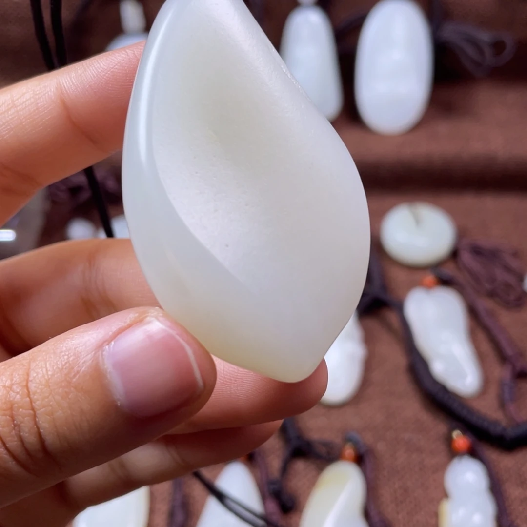 水***川和田玉未镶嵌颈饰