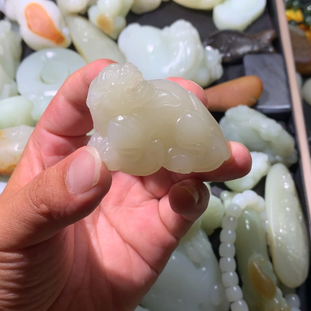 和田玉（糖玉）未镶嵌挂件土****肉