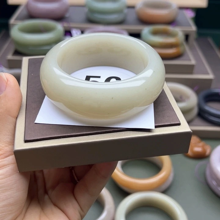 石英质玉未镶嵌手镯