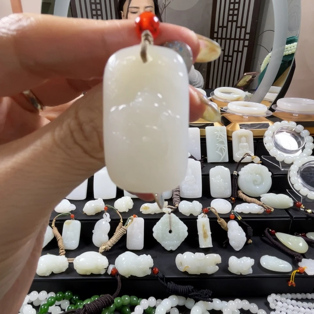 颈饰未镶嵌和田玉