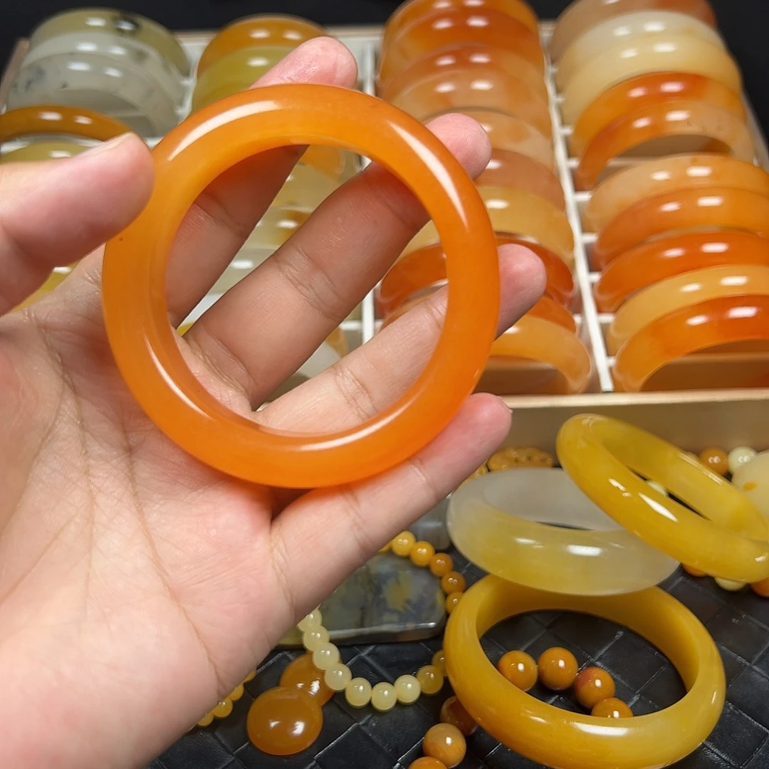 清***在石英质玉（黄龙玉）未镶嵌手镯