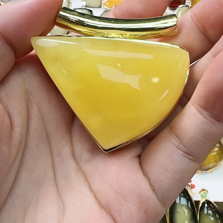 琥珀未镶嵌珠宝奇石