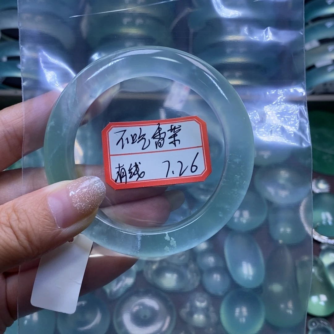 蛇纹石玉未镶嵌手镯不****少