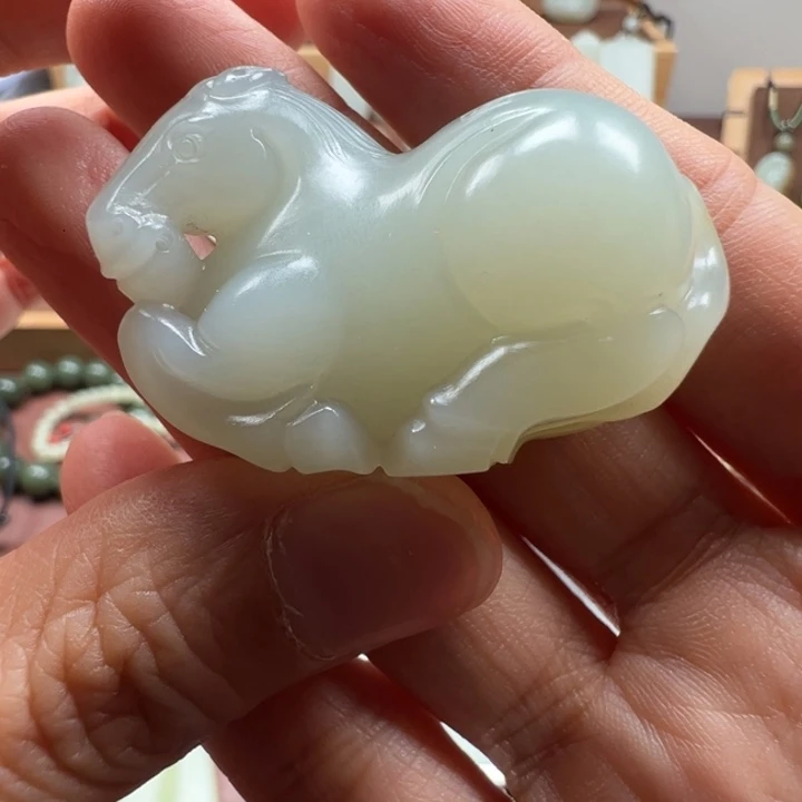 和田玉未镶嵌颈饰马