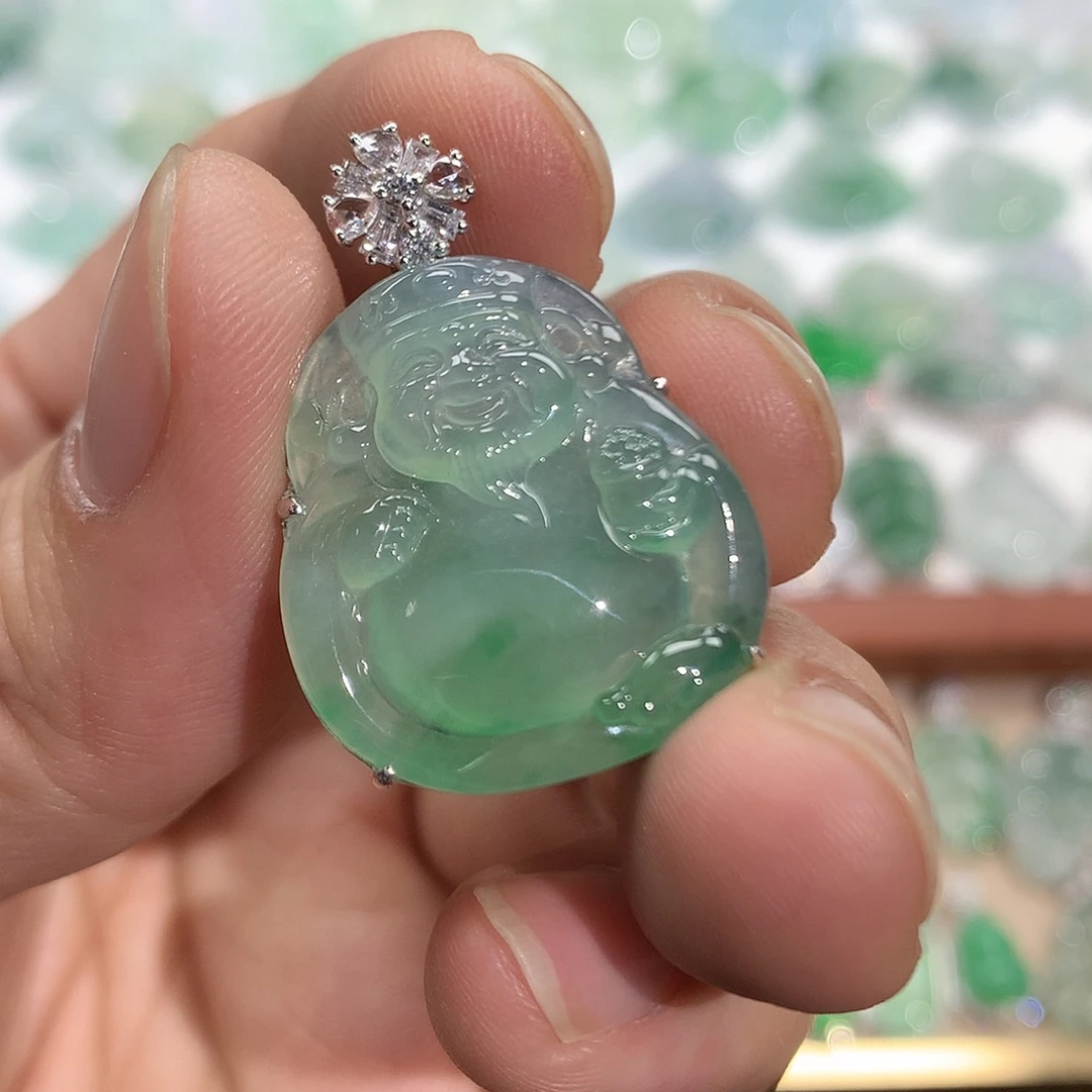 翡翠18K金镶嵌颈饰财神