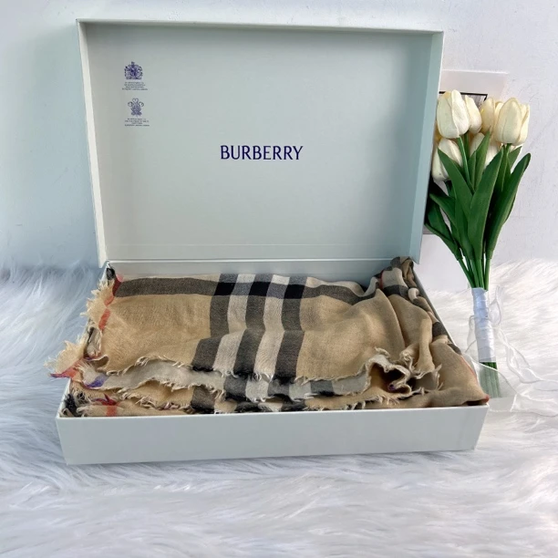 95新 BURBERRY/博柏利 博柏利条纹百搭围巾带盒