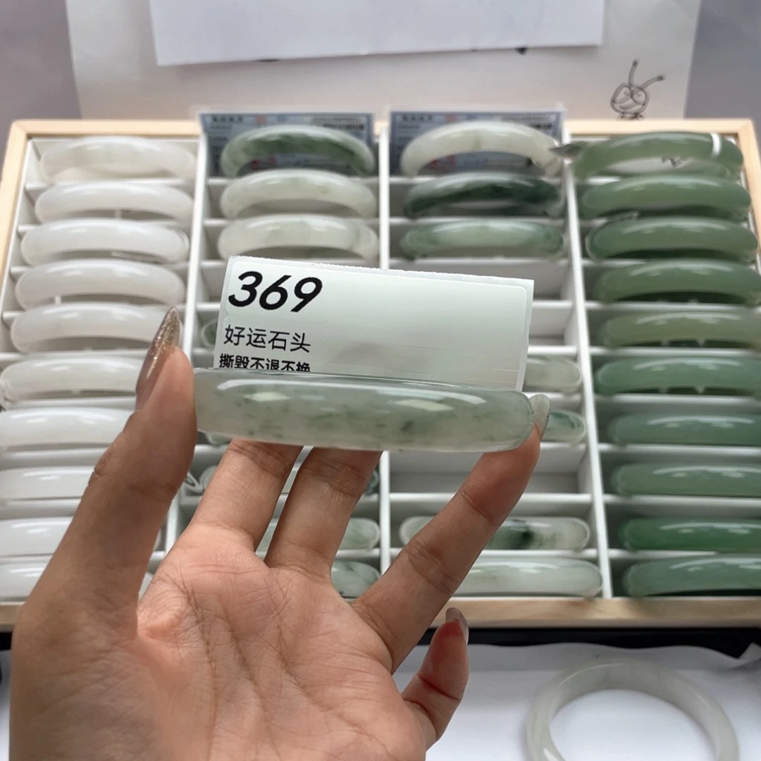 未镶嵌手镯石英质玉369