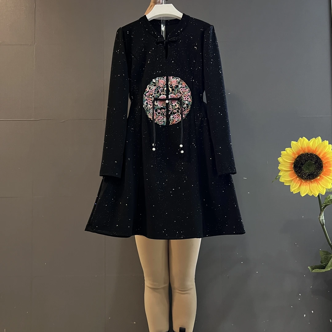 新款时尚新中式重工刺绣复古盘扣显瘦遮肉撒星大码连衣裙