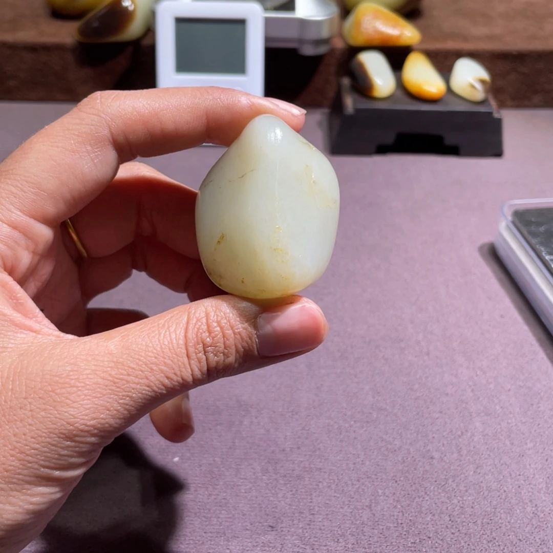 和田玉未镶嵌把件