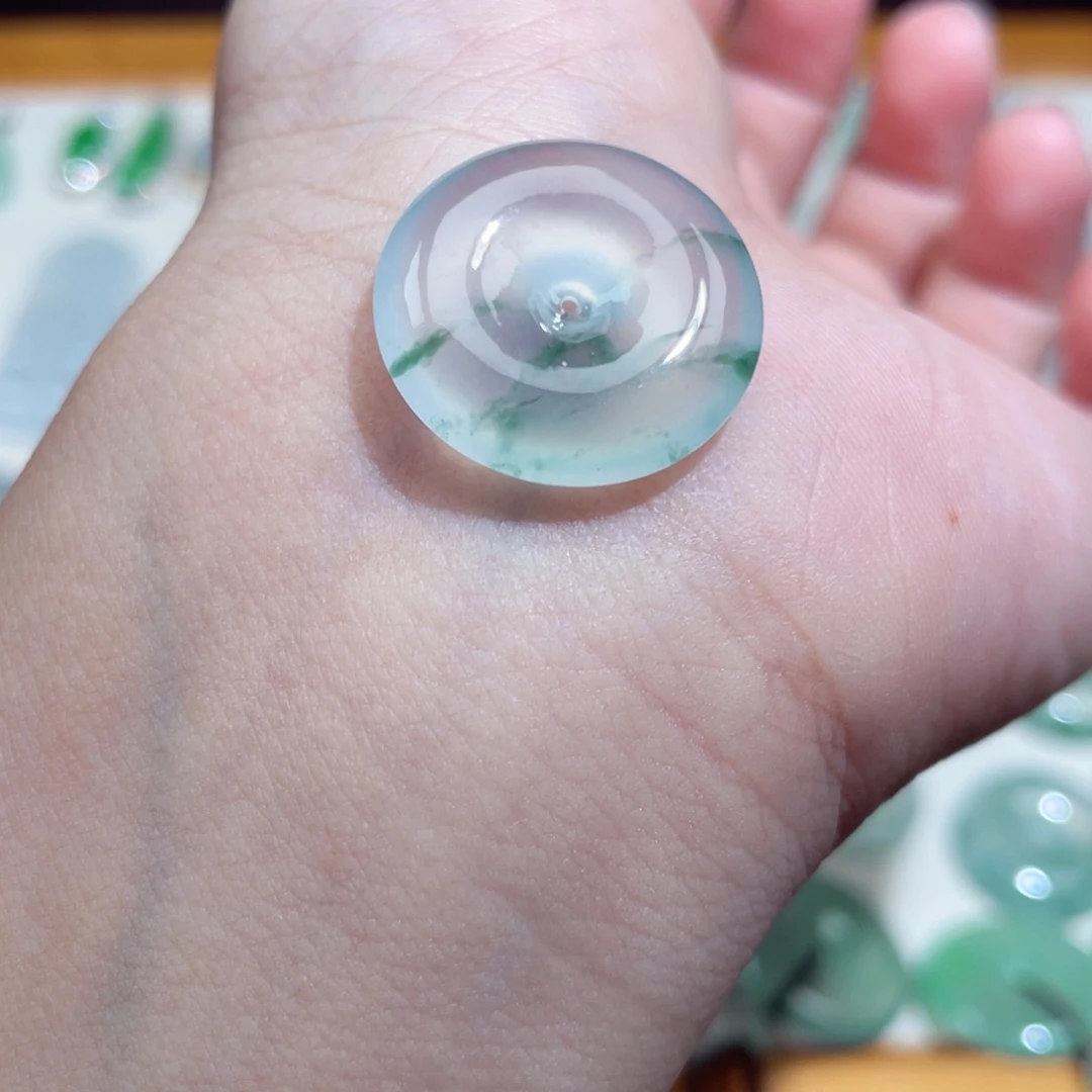 翡翠未镶嵌颈饰平安扣