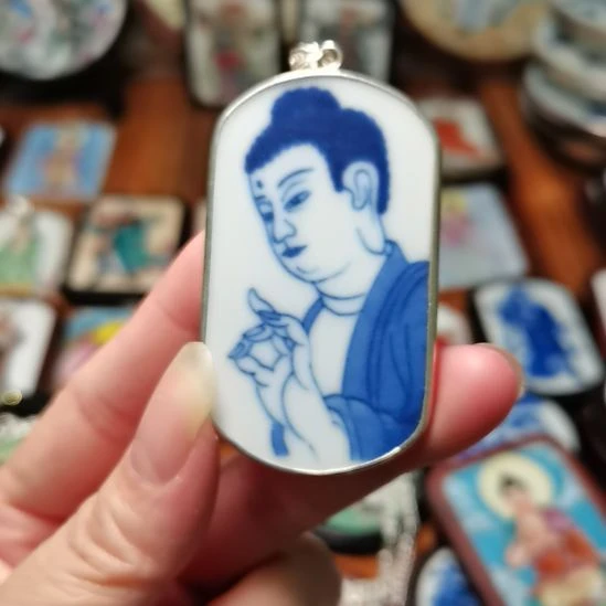 用***0瓷片瓷片挂件一个