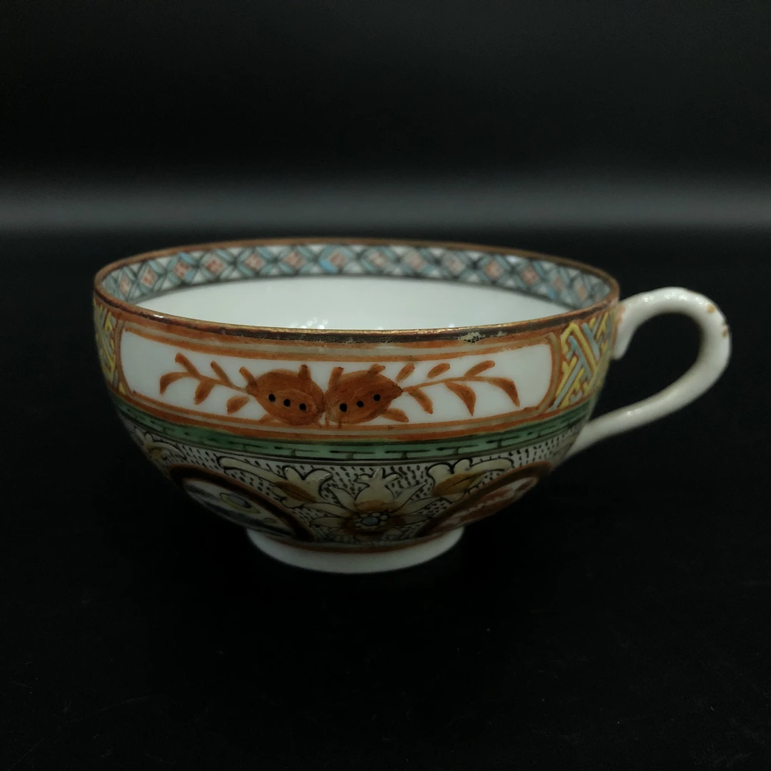 lot:25120772 民国广彩花卉龙纹把杯 高5.2cm