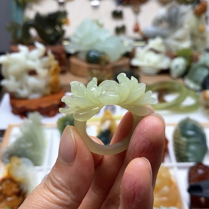 未镶嵌蛇纹石玉戒指