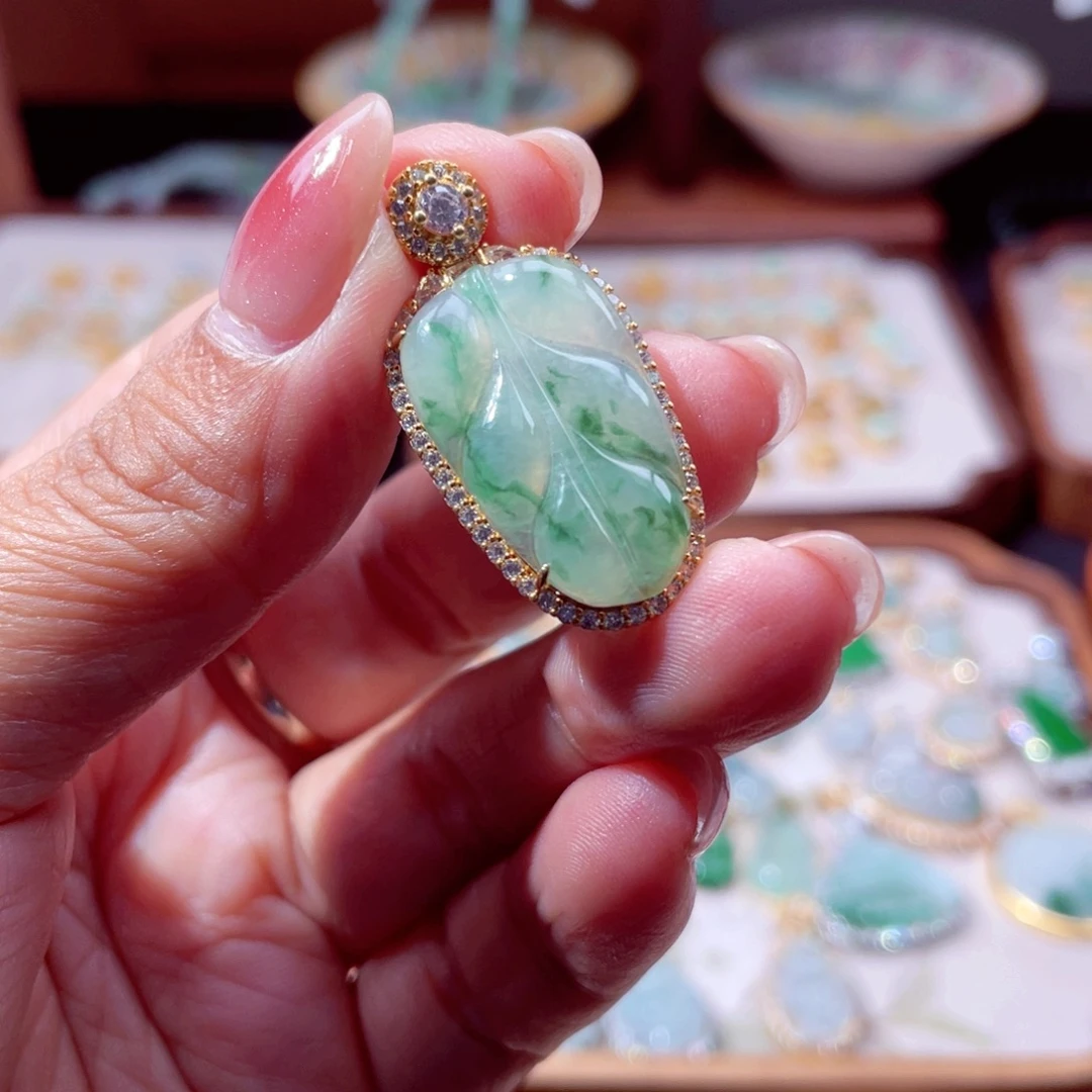 翡翠银S925镶嵌颈饰叶子