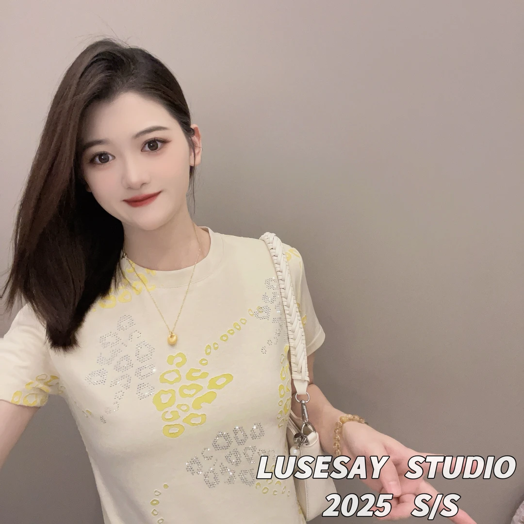 LUSESAY 双色面料烧花烫钻 2025新款 短袖T恤女百搭休闲时尚上衣