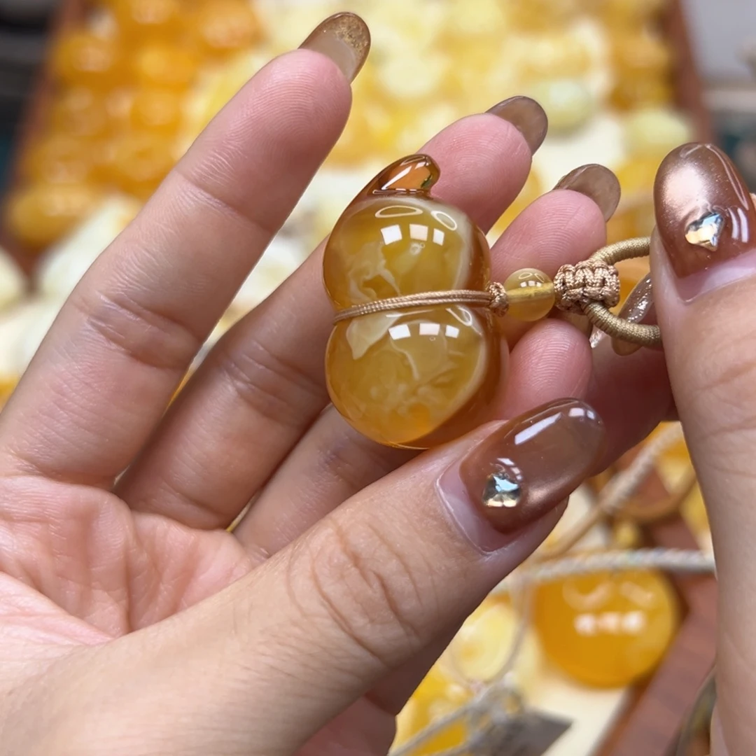 未镶嵌颈饰琥珀蜜蜡