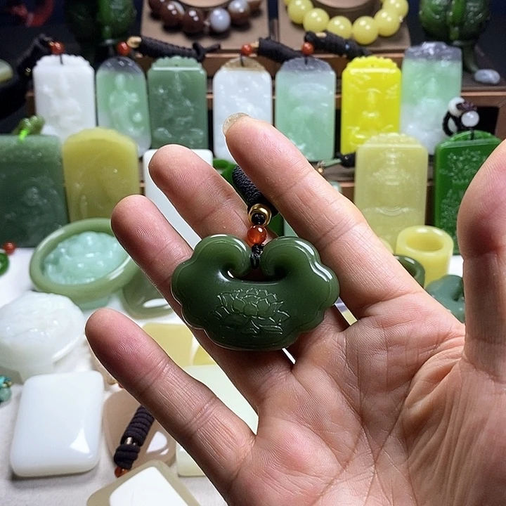 和田玉未镶嵌珠宝奇石