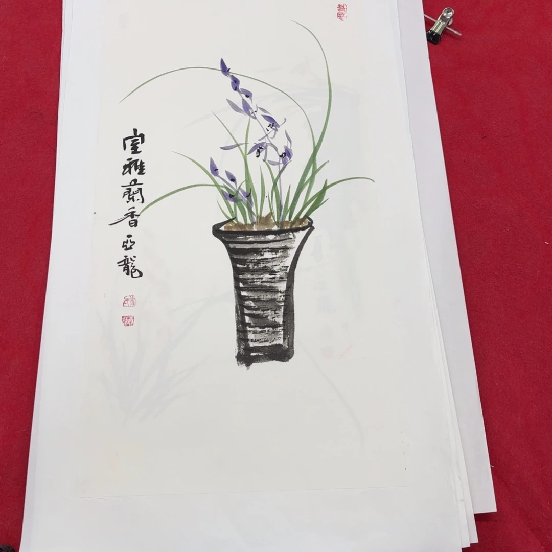 国画花鸟等图案为一体而得