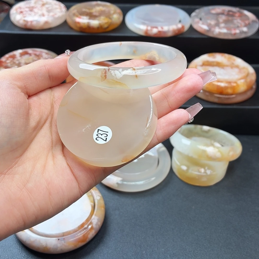 玛瑙/玉髓手镯未镶嵌