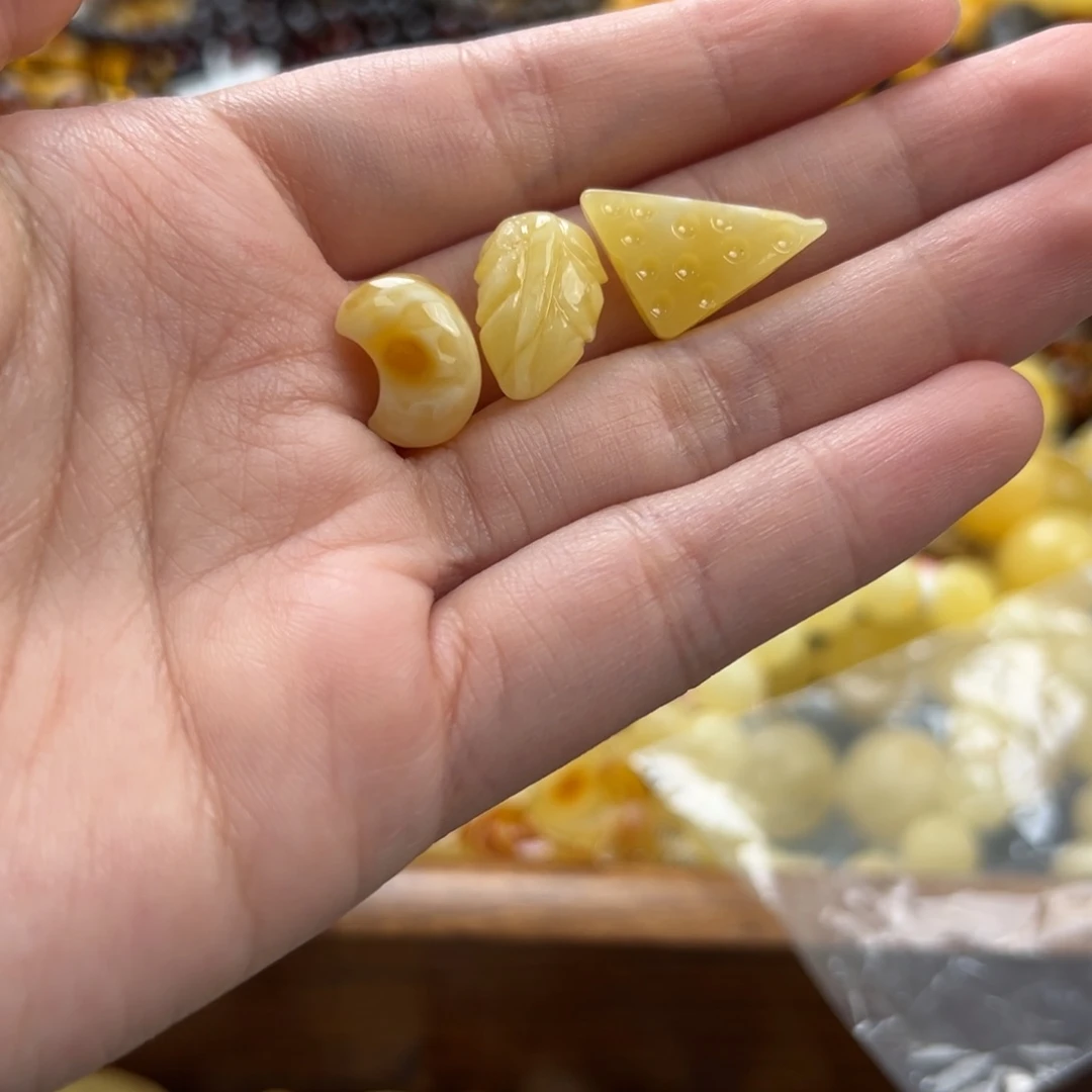 未镶嵌琥珀珠宝奇石