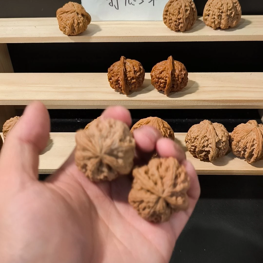 M***孩吊坠文玩核桃40粗筋