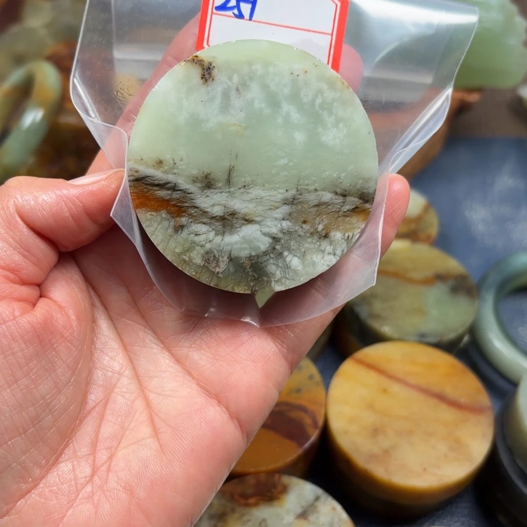 怦****蛇纹石玉未镶嵌手镯