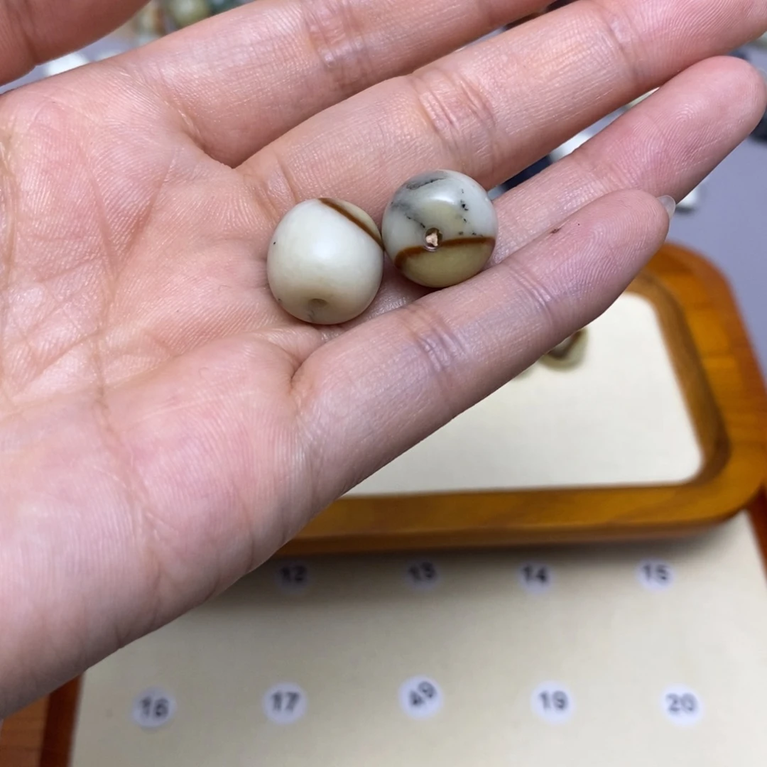 蛇纹石玉配饰合金红*