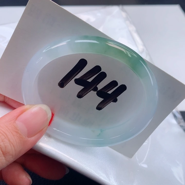 翡翠手镯未镶嵌正