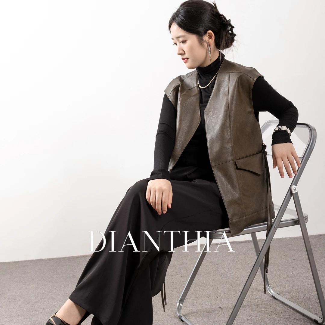 DianThia皮衣马甲女2025秋新款外搭坎肩V领无袖收腰百搭马夹外套