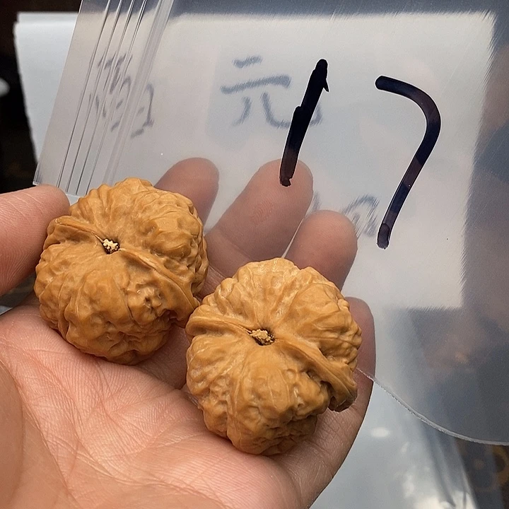 吊坠文玩核桃Wteiyeieyiryoyirieiyyi
