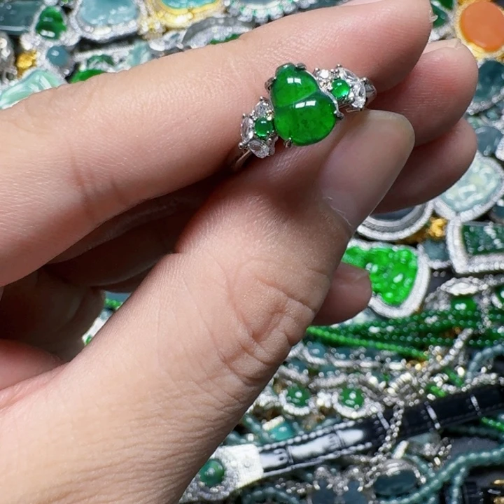 翡翠未镶嵌颈饰天然A货翡翠放漏