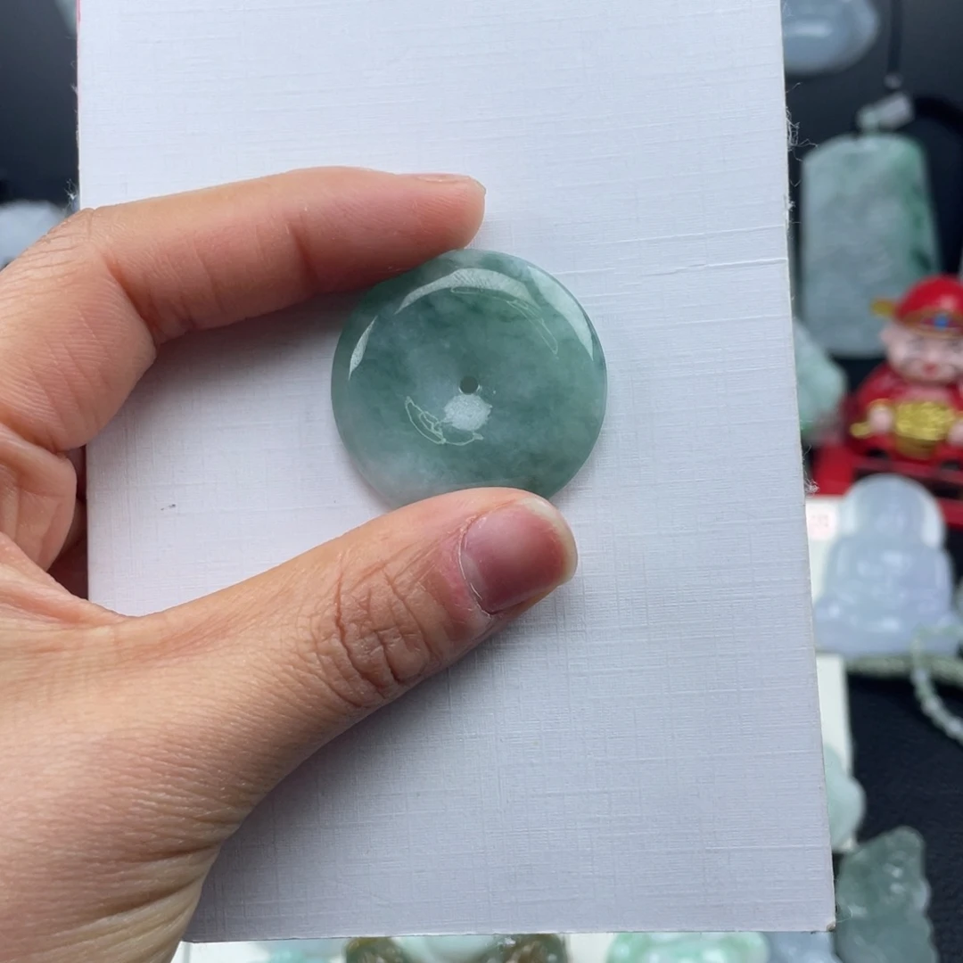 M***王翡翠未镶嵌颈饰平安扣