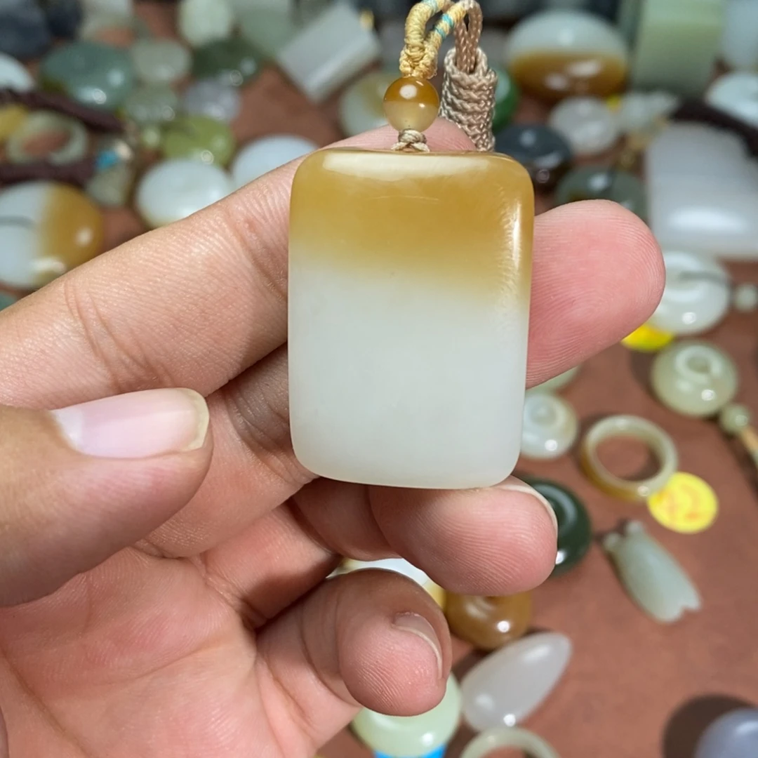 和田玉未镶嵌吊坠(不含链)苏*
