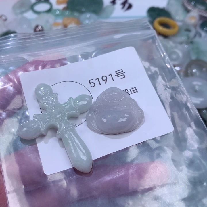 翡翠未镶嵌颈饰挂件