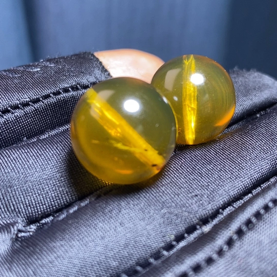 琥珀未镶嵌裸石……