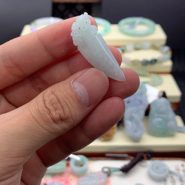 翡翠未镶嵌颈饰吊坠