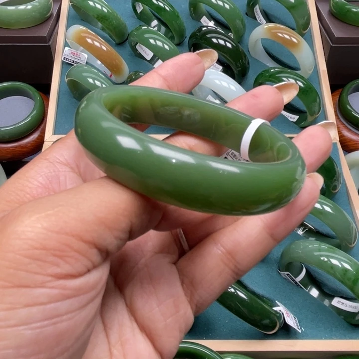 和田玉（碧玉）未镶嵌手镯
