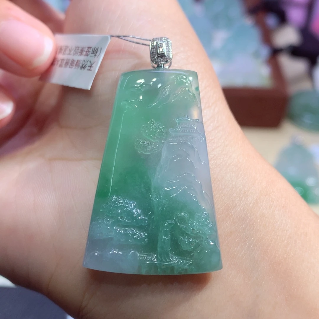 颈饰18K金镶嵌翡翠翡翠