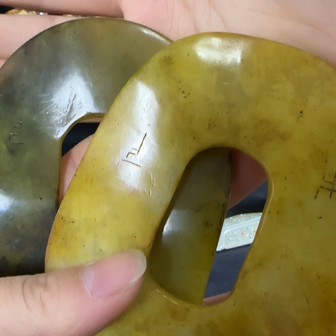 透闪石质玉挂件未镶嵌近*